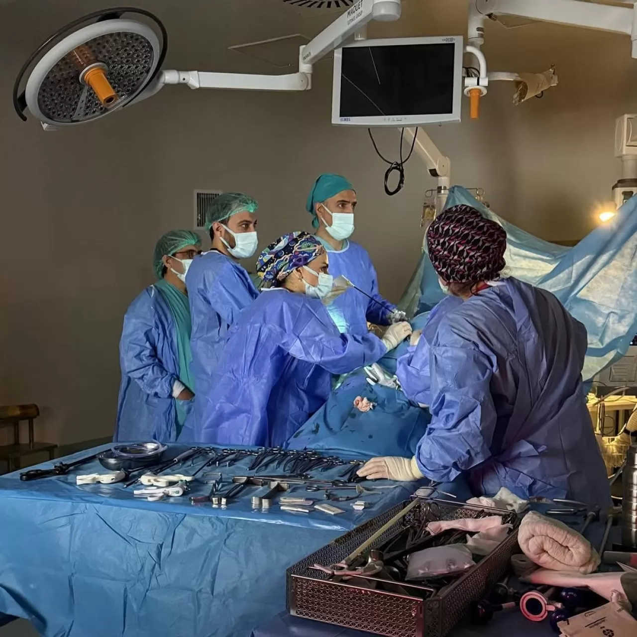 Erzincan'da 71 Yaşındaki Hastanın Böbrek Kanseri Ameliyatı Kapalı Yöntemle Başarıldı