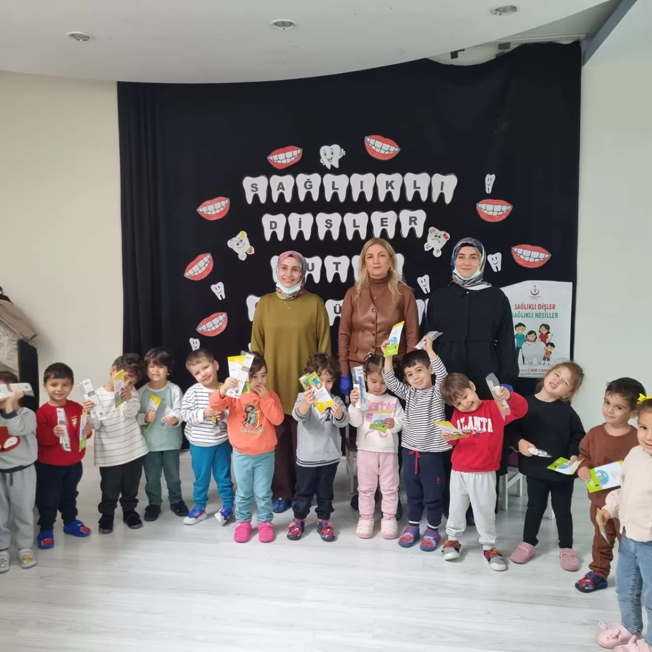 Batman'da Minik Öğrencilere Ağız ve Diş Sağlığı Eğitimi ve Taraması