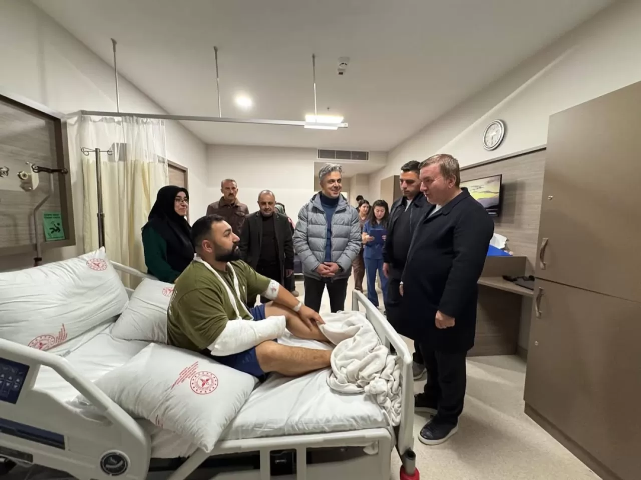 Erzincan Valisi Hamza Aydoğdu, Mengücek Gazi Eğitim ve Araştırma Hastanesi'nde Hastaları Ziyaret Etti