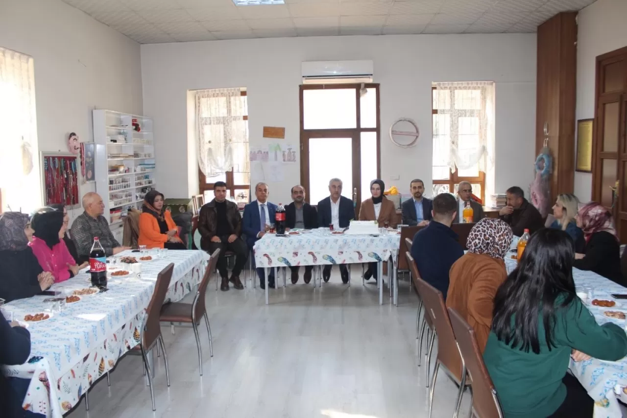 Elazığ'da Tıbbi Sekreterler Günü Kutlandı ve Hastane Tadilatları İncelendi
