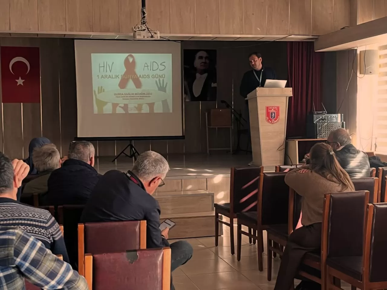 İnegöl'de Dünya AIDS Günü'nde Velilere ve Öğretmenlere Eğitim Verildi