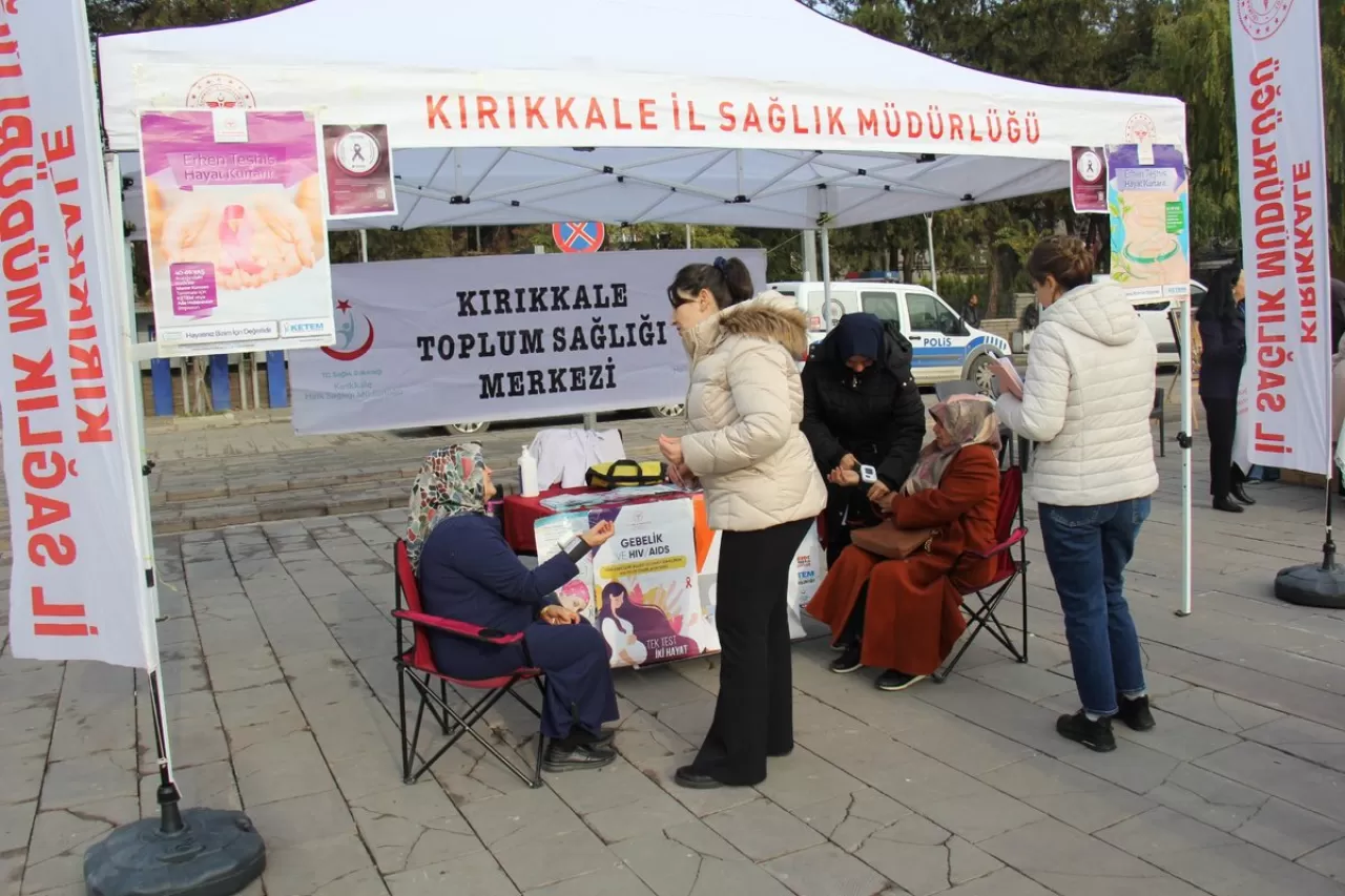 Kırıkkale'de Dünya AIDS Günü'nde Farkındalık Standı Açıldı