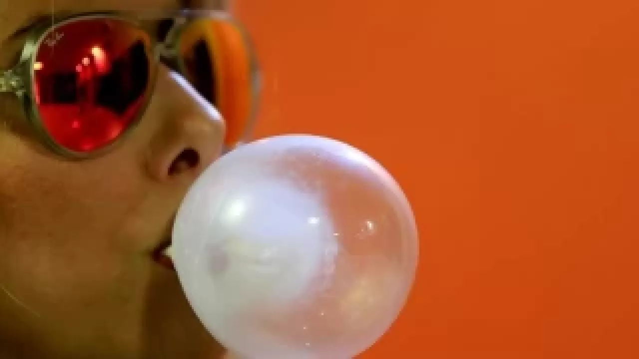 Sakız Çiğnemenin Şaşırtıcı Etkisi: Odaklanmayı Artırıyor Ancak Riskleri Var