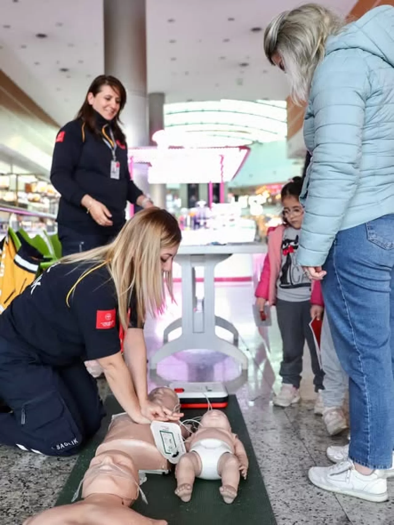 Ankara'da Kalp Krizi Müdahalesi için 25 Noktaya Otomatik Defibrilatör Cihazı Yerleştirildi