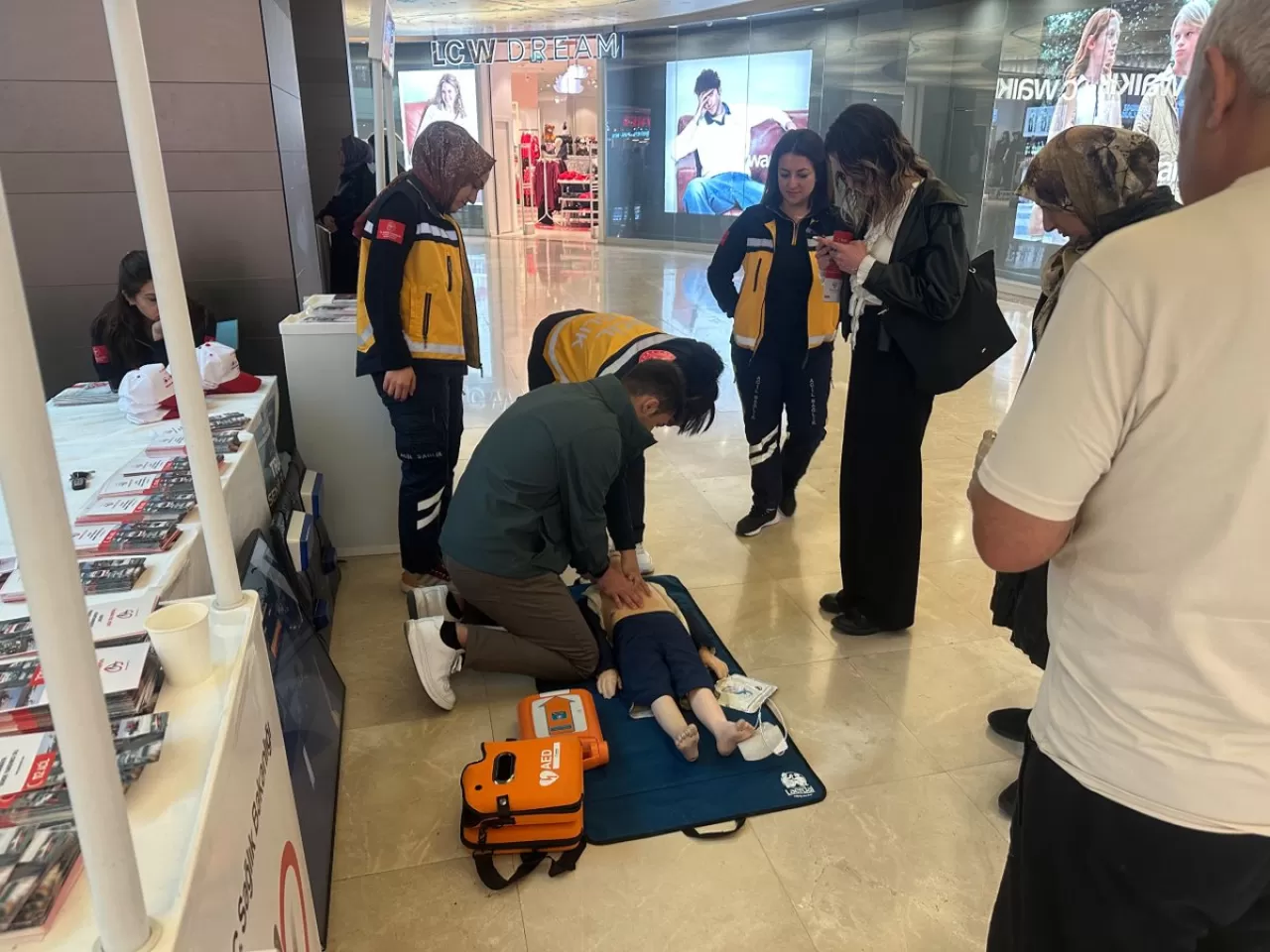 Gaziantep'te Acil Sağlık Hizmetleri Haftası'nda Hayat Kurtaran Bilgiler Vatandaşlarla Paylaşıldı