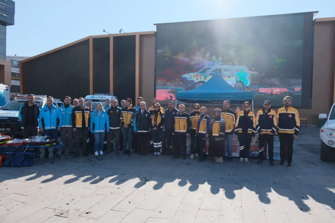 Erzincan'da UMKE ve 112 Acil Sağlık Ekipleri Tanıtım Etkinliği Düzenlendi