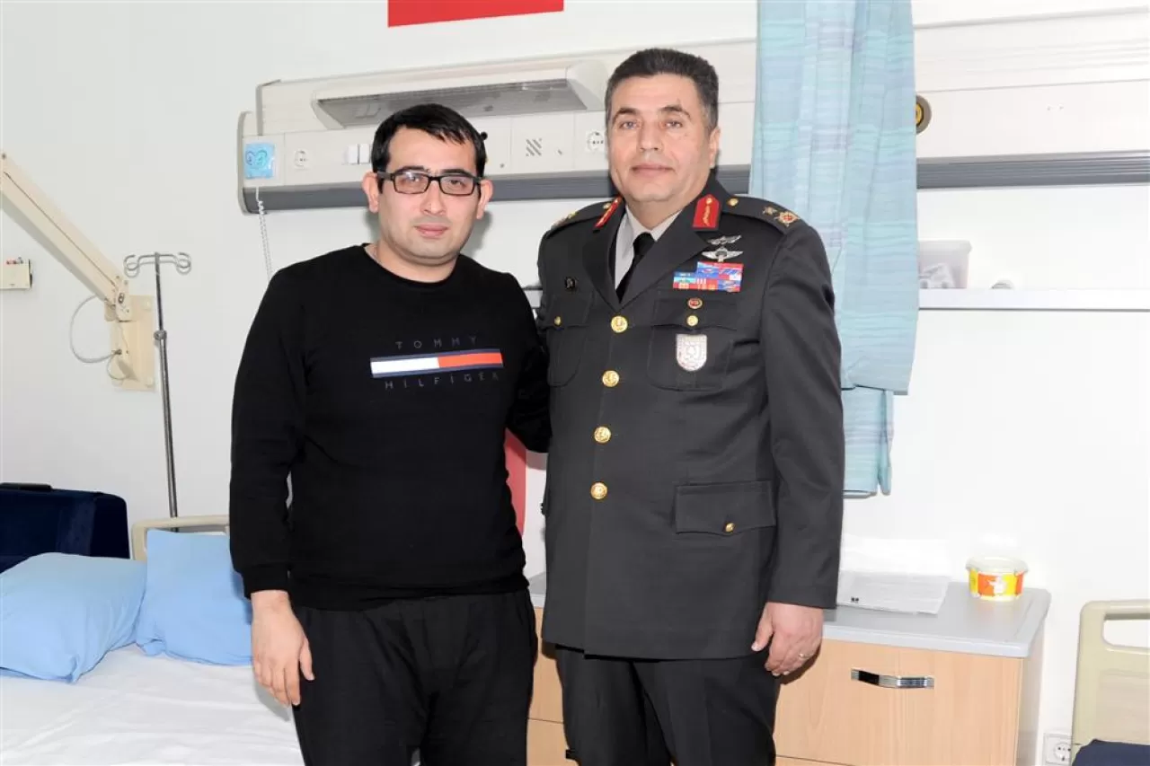 Ankara'daki Gaziler Hastanesi'nde Anlamlı Ziyaret: Gazi ve Yaralılara Moral Desteği