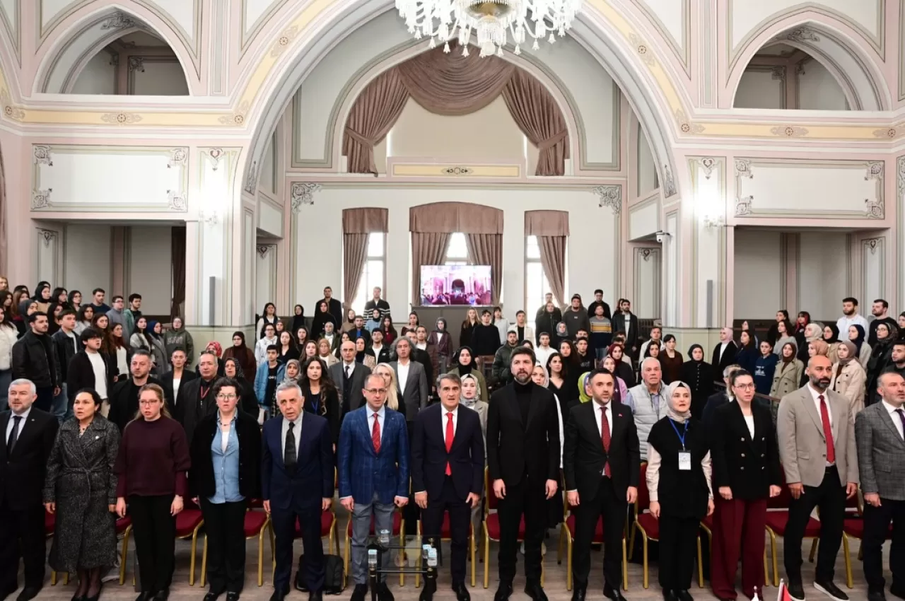 Aile, Spor ve Psikoloji Buluştu: Şenol Güneş ve Tolga Zengin Sempozyumda Deneyimlerini Paylaştı