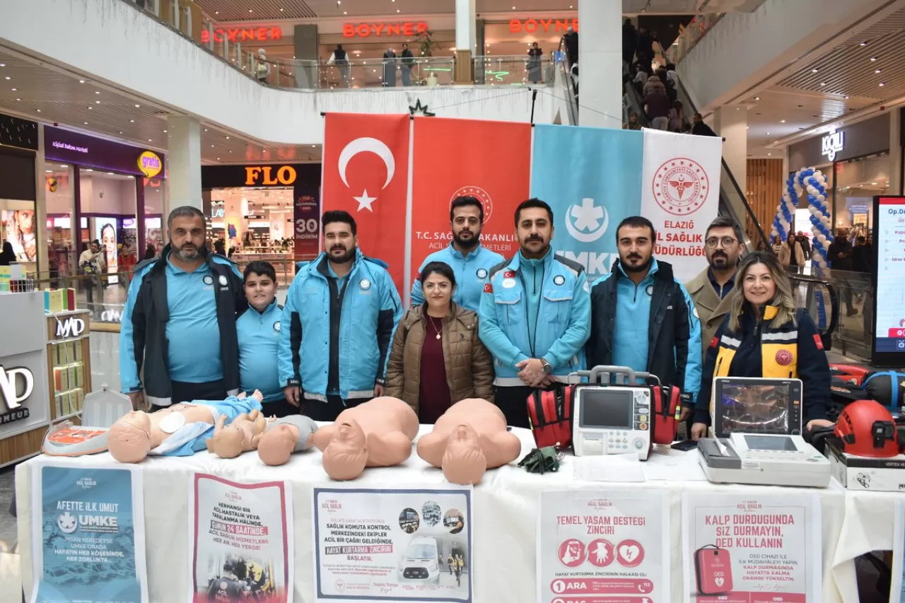 Elazığ'da Acil Sağlık Hizmetleri Haftası Etkinlikleri AVM'de Devam Etti