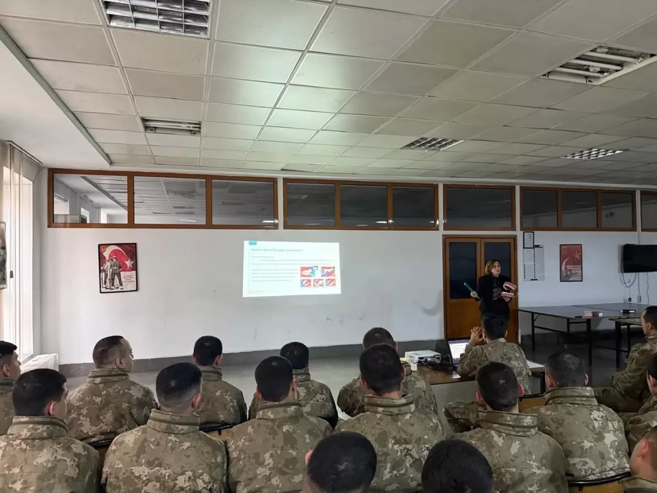 Beyoğlu'nda Askerlik Şubesinde SAHA Eğitimi Gerçekleştirildi