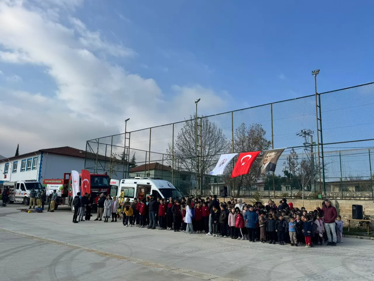 Babadağ'da Öğrencilere UMKE ve Ambulans Eğitimi Verildi
