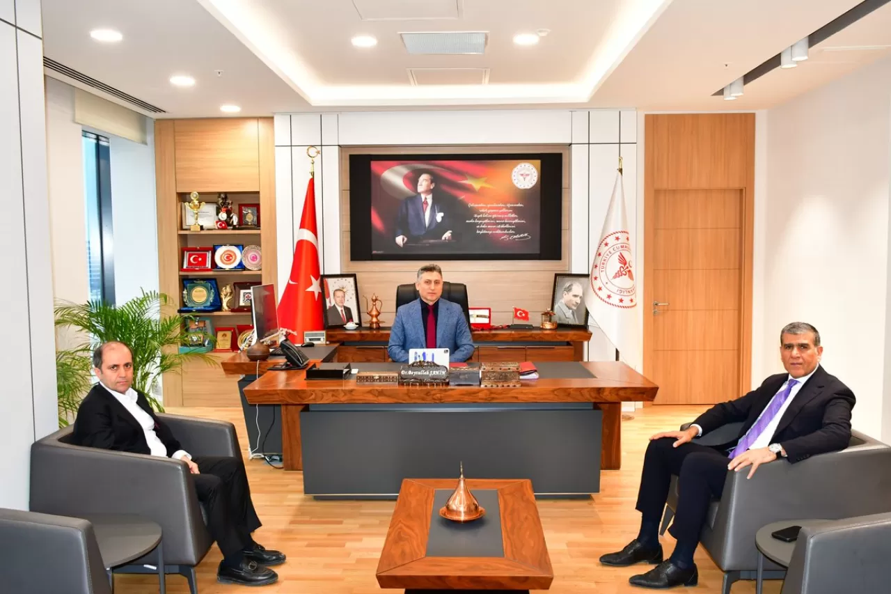 Altunkaya Şirketler Grubu Başkanı, Gaziantep İl Sağlık Müdürü'nü Makamında Ziyaret Etti