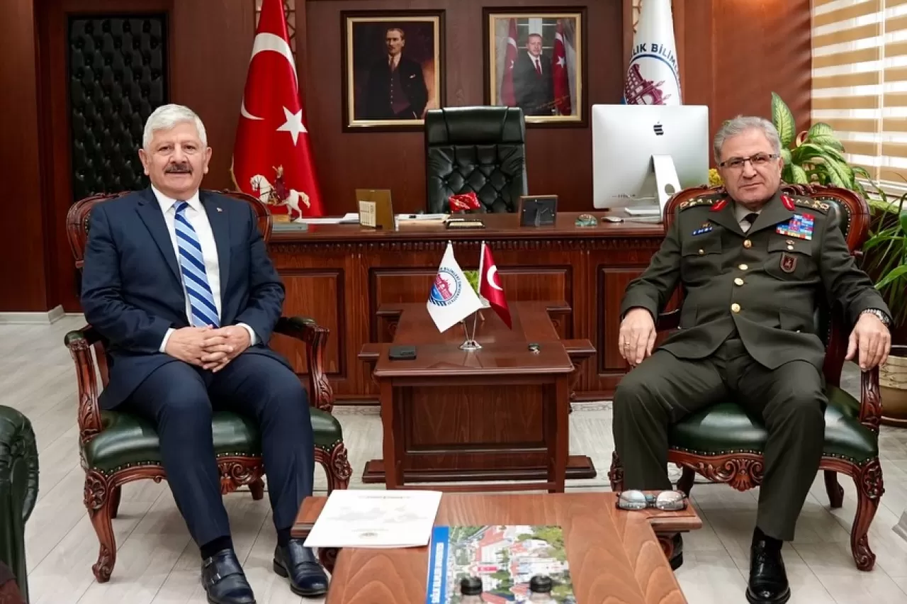 Kara Kuvvetleri Komutanı Orgeneral Metin Tokel, Sağlık Bilimleri Üniversitesi'ni Ziyaret Etti