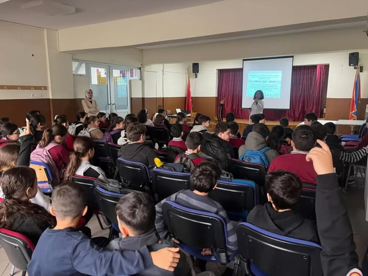 Başiskele'de Öğrencilere Yeterli ve Dengeli Beslenme Eğitimi