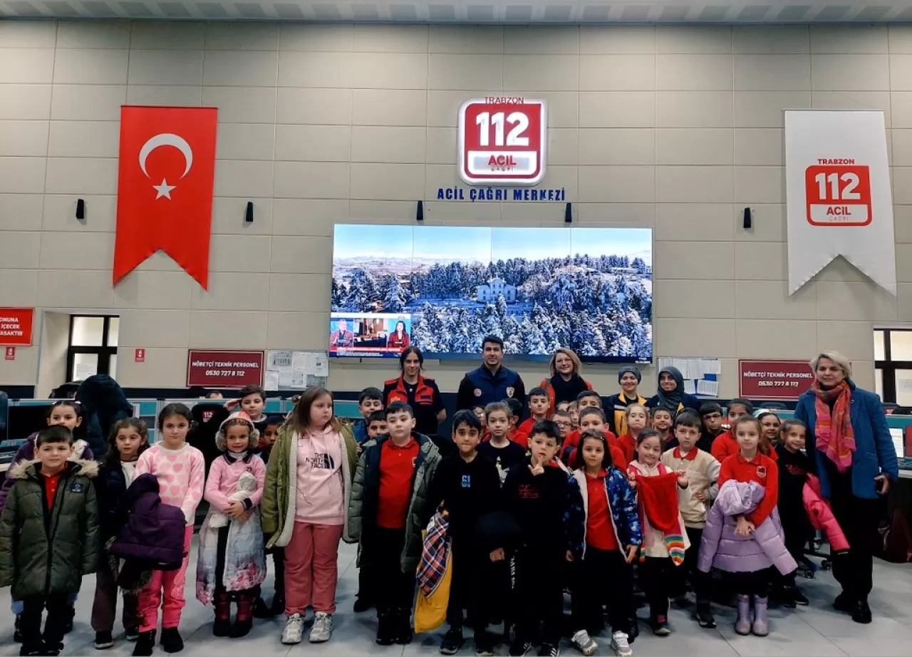 Trabzon'da İlkokul Öğrencileri 112 Acil Çağrı Merkezi'ni Ziyaret Etti