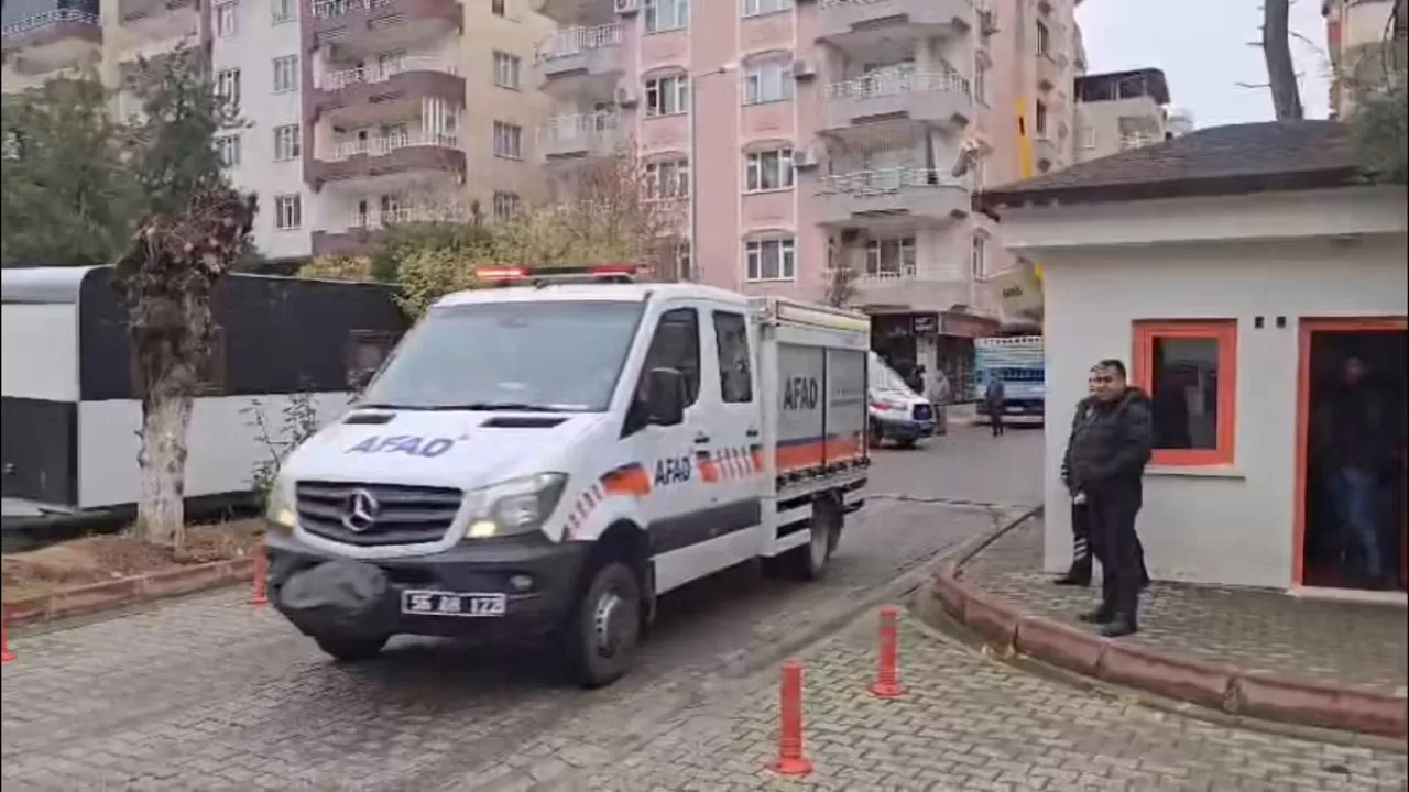 Siirt'te Sağlık Müdürlüğü'nde Deprem ve Yangın Tatbikatı Yapıldı