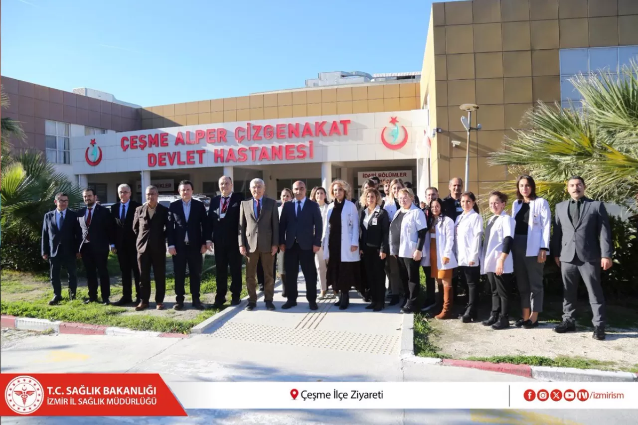 İzmir İl Sağlık Müdürü Çeşme'de Sağlık Hizmetlerini Yerinde Denetledi