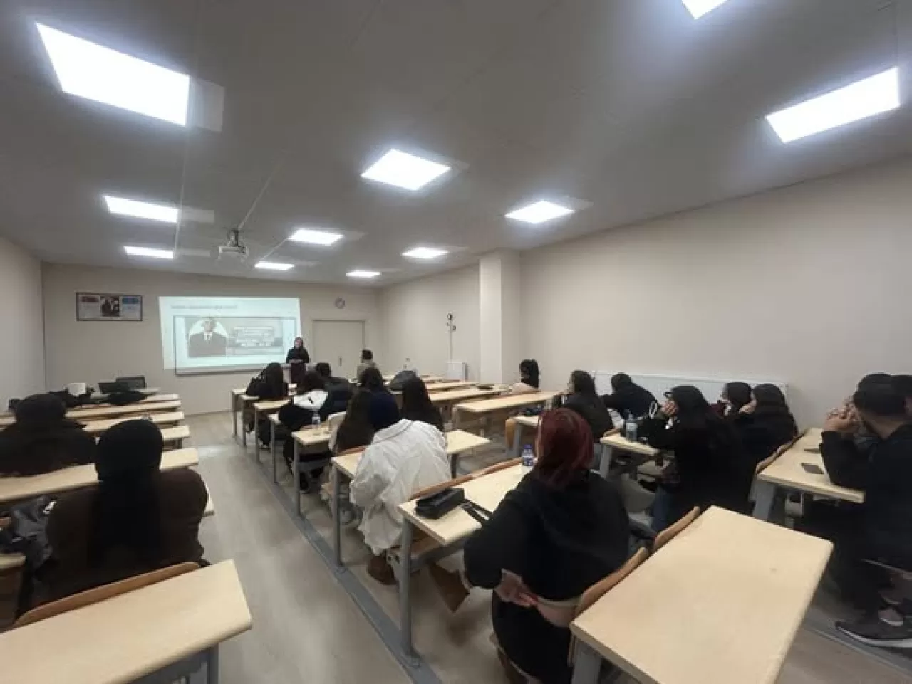 Amasya'da Üniversite Öğrencilerine Psikolojik Dayanıklılık ve Bağımlılıkla Mücadele Eğitimi