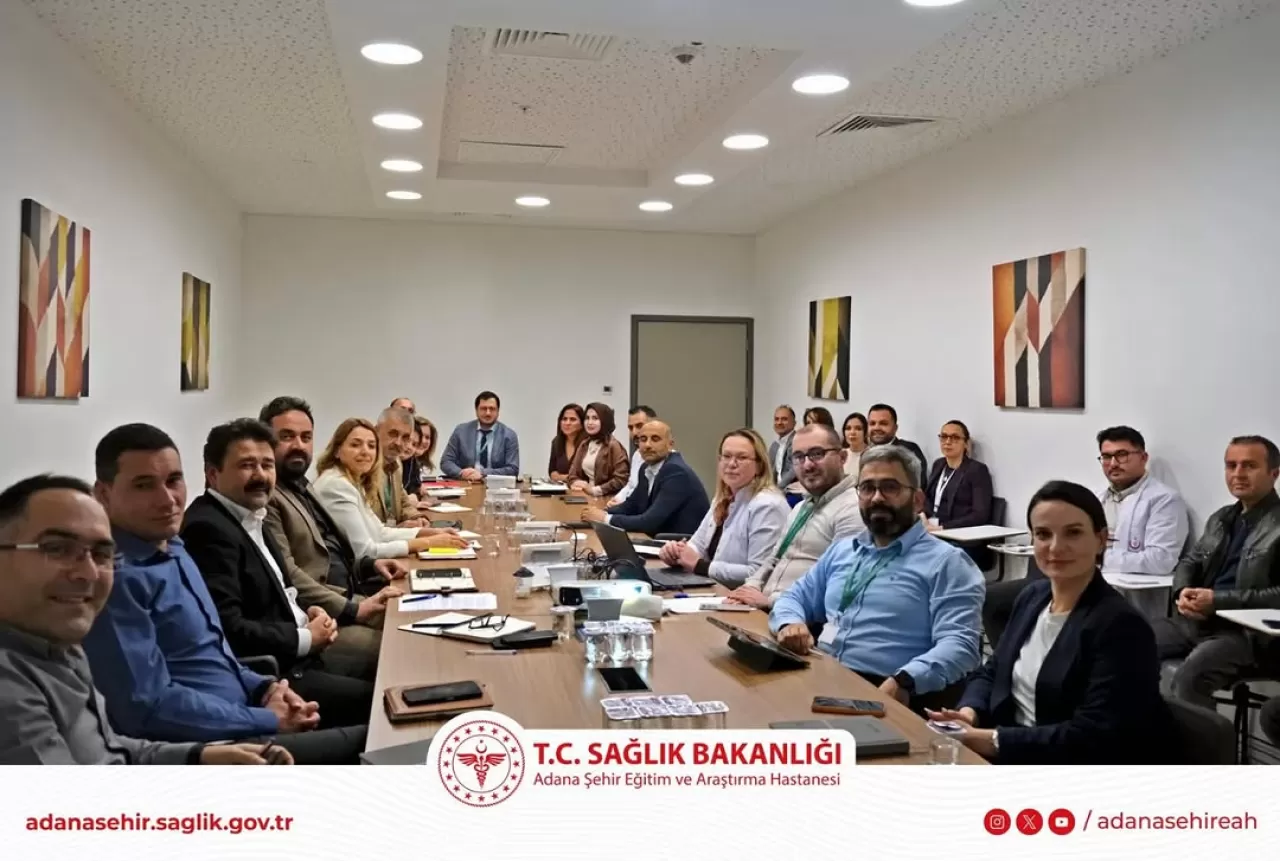 Adana Şehir Eğitim ve Araştırma Hastanesi'nde Yönetim Toplantısı: 2026 Hedefleri Masaya Yatırıldı