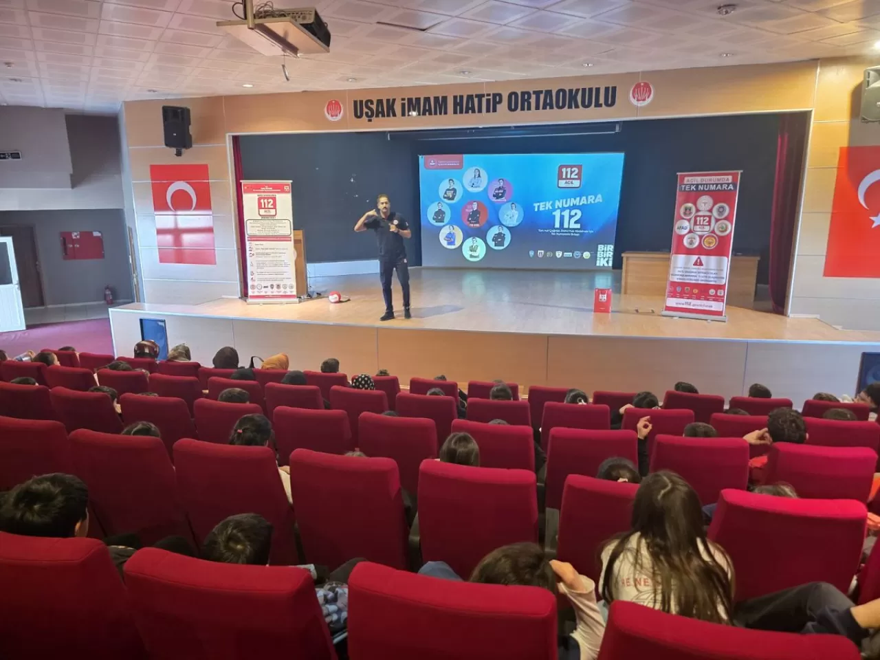 Uşak'ta Öğrencilere 112 Acil Çağrı Merkezi'nin Önemi Anlatıldı