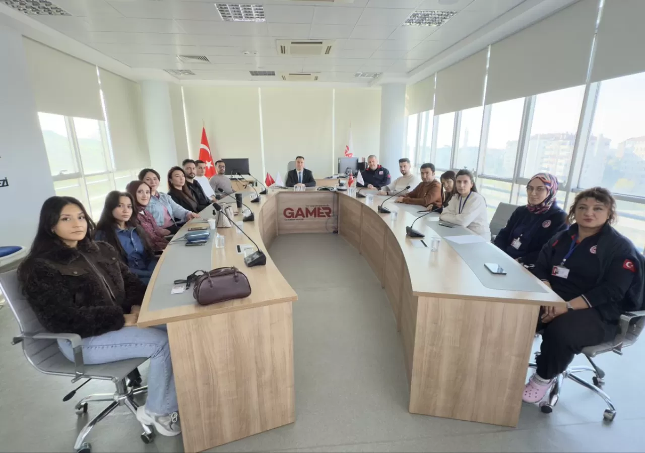 Edirne'de 112 Acil Çağrı Merkezi Personeli ile Değerlendirme Toplantısı Yapıldı