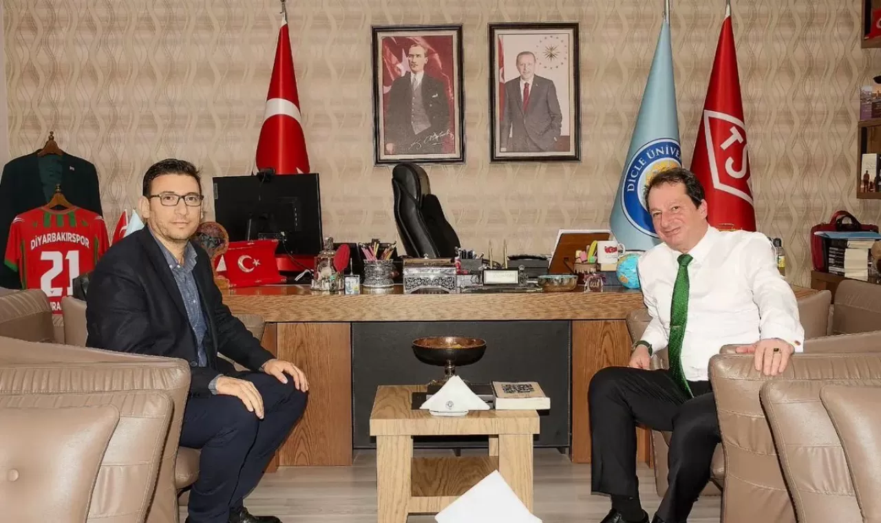 Diyarbakır Gazi Yaşargil Hastanesi Başhekimi, Dicle Üniversitesi Rektörü'nü Ziyaret Etti