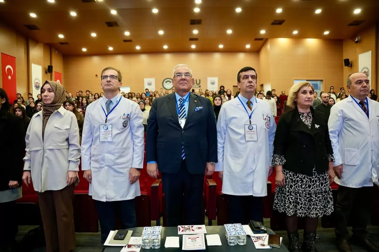 Sağlık Bilimleri Üniversitesi'nde Bitkisel Tıp ve Aile Sağlığı Sempozyumu Düzenlendi