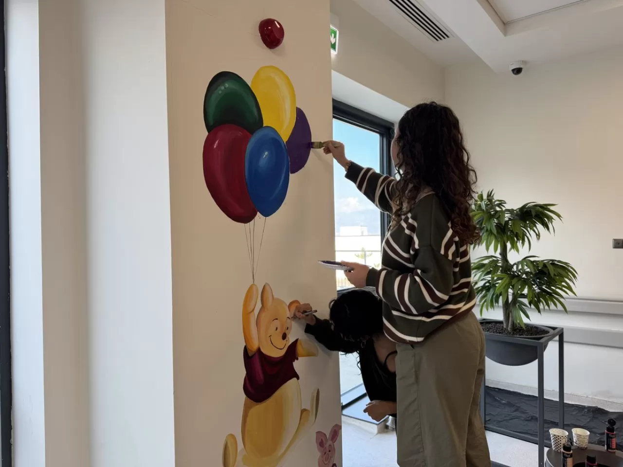 Gaziantep'te Üniversiteli Gençlerden Hastaneye Renkli Dokunuş