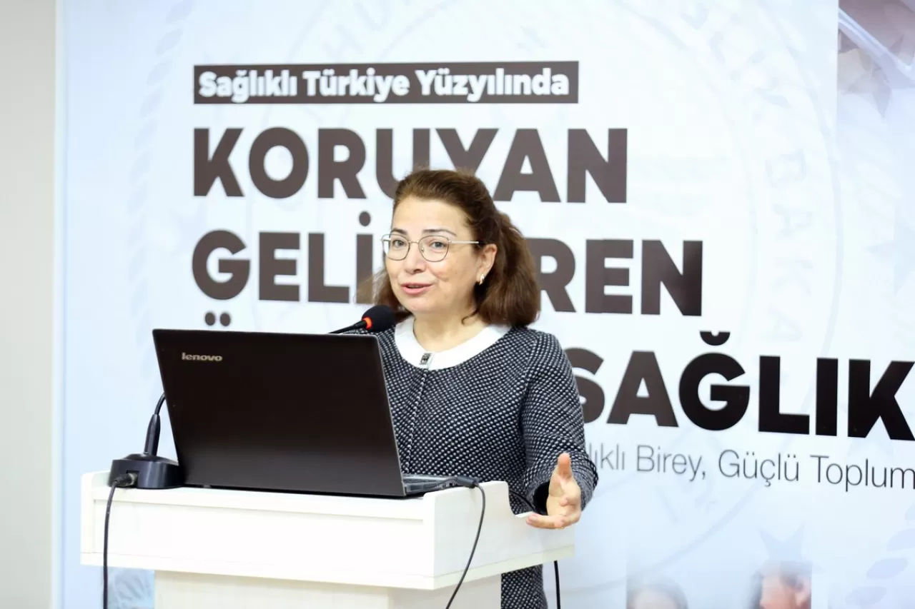 İzmir'de Sağlık Çalışanlarına Yönelik Kapsamlı Eğitim Programı Başladı