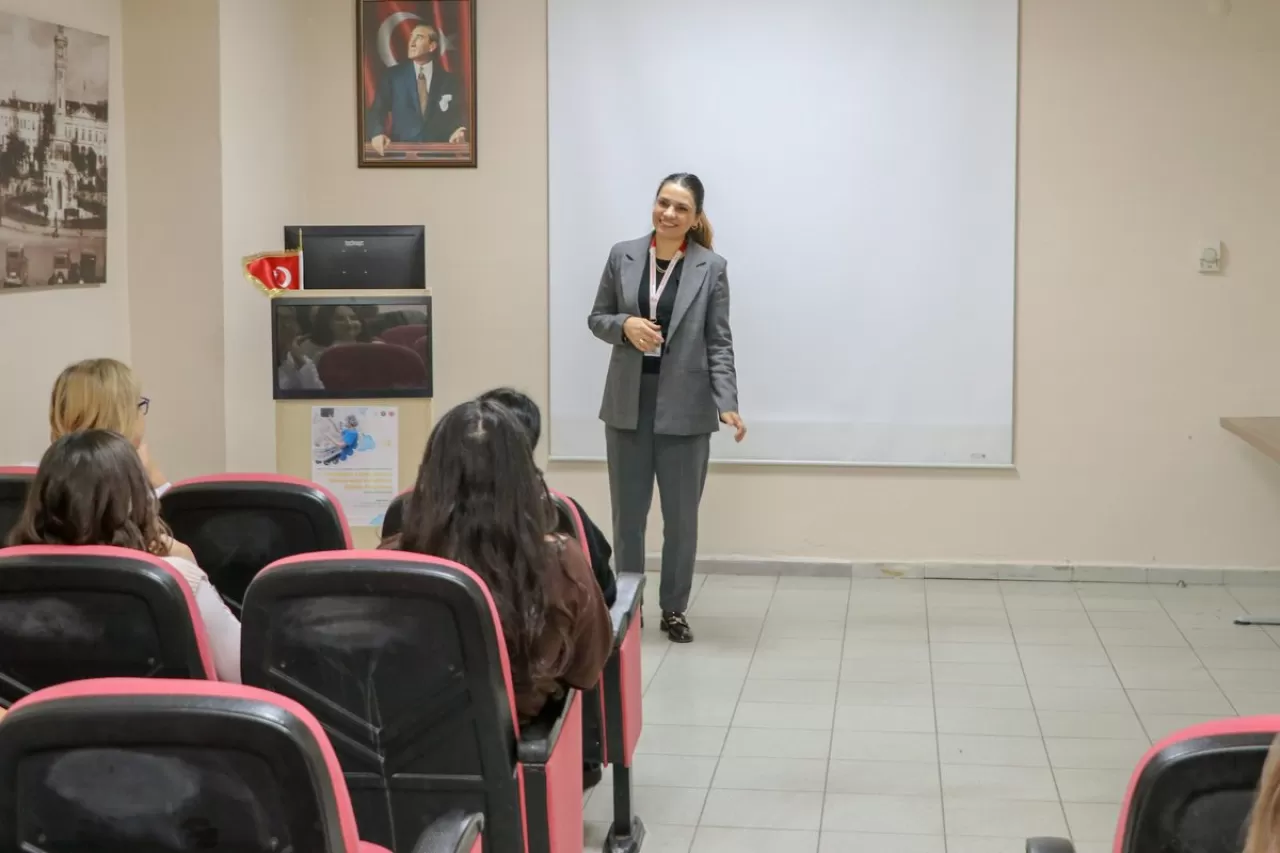 Dr. Behçet Uz Çocuk Hastanesi'nde Yenidoğan Yoğun Bakım Hemşireliği Eğitimi Tamamlandı