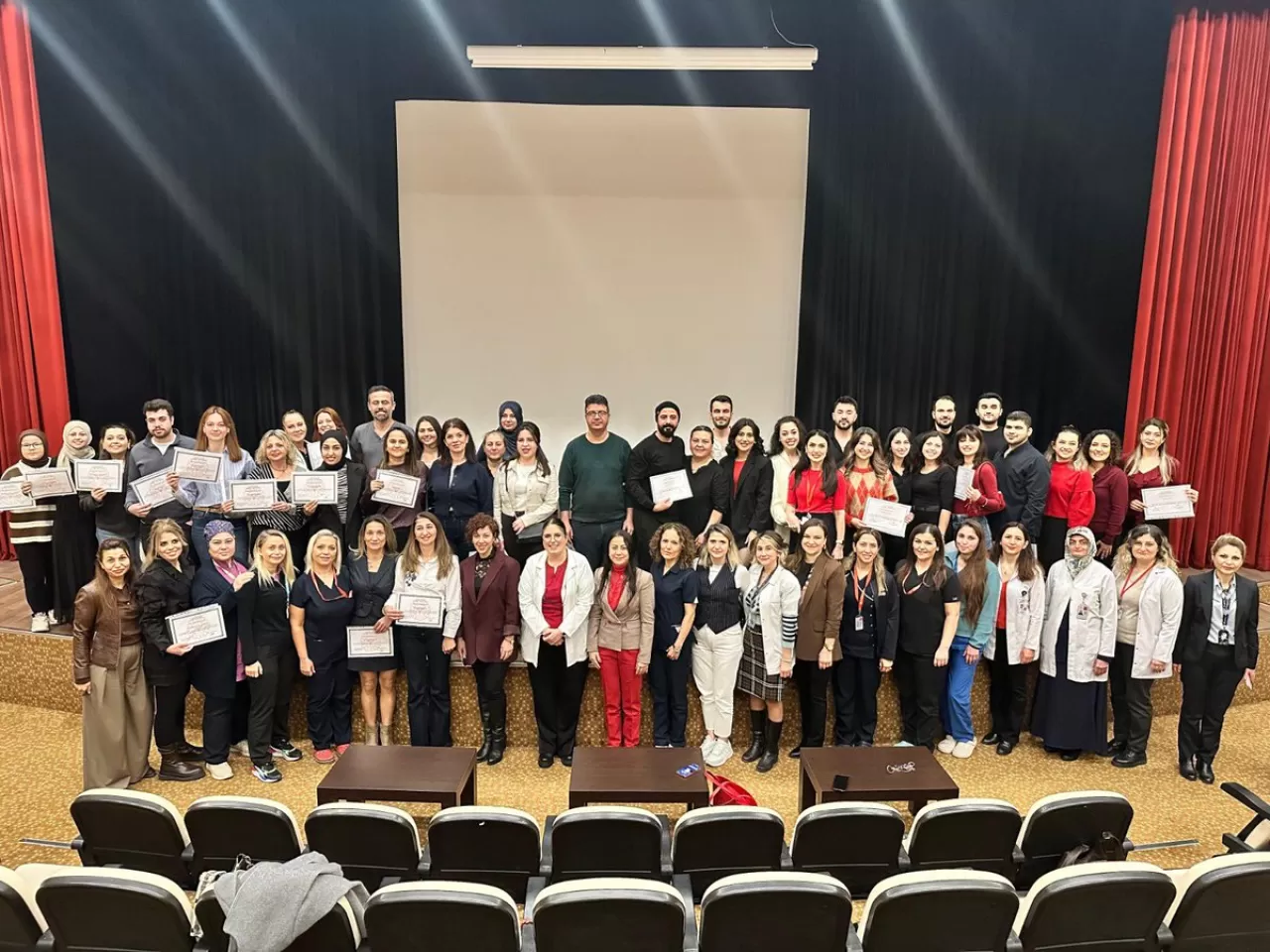 Antalya'da Yoğun Bakım Hemşireliği Eğitimi Tamamlandı
