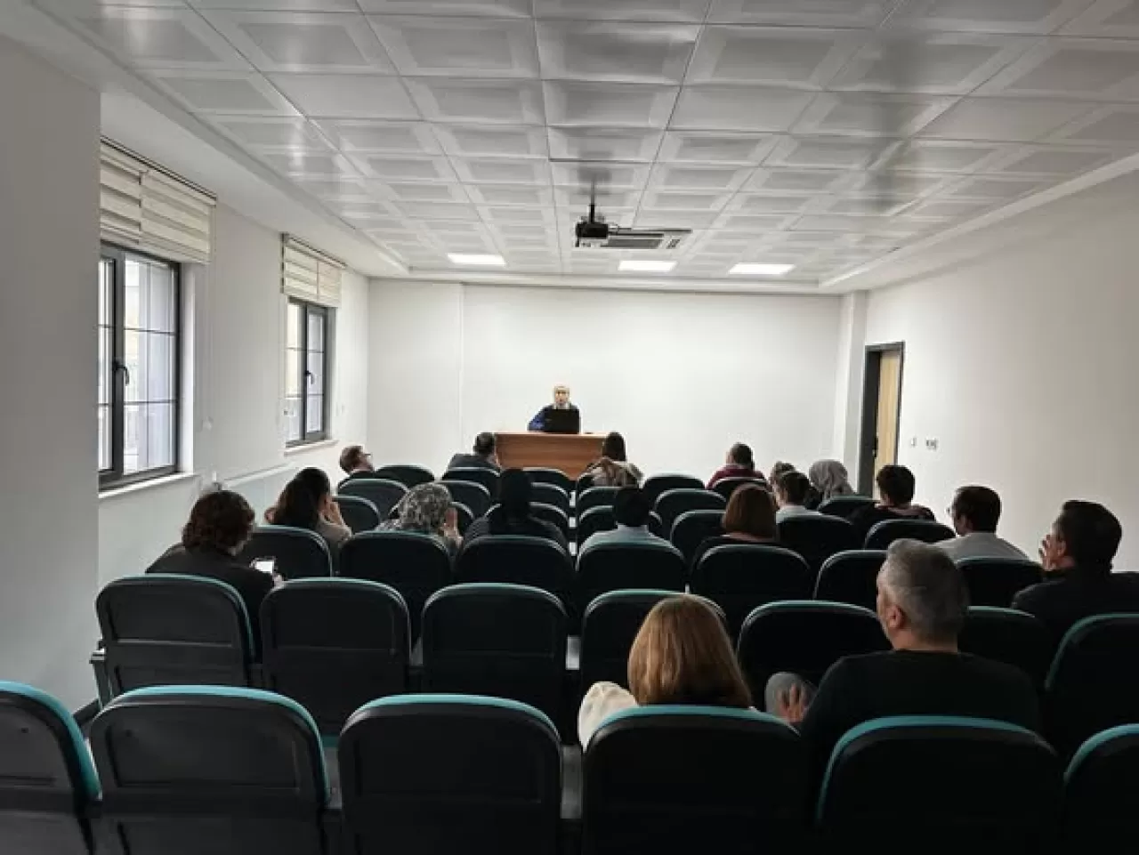 Amasya'da Sağlık Çalışanlarına Yönelik Kapsamlı Eğitim: Kanserden Beslenmeye Sağlıklı Yaşam