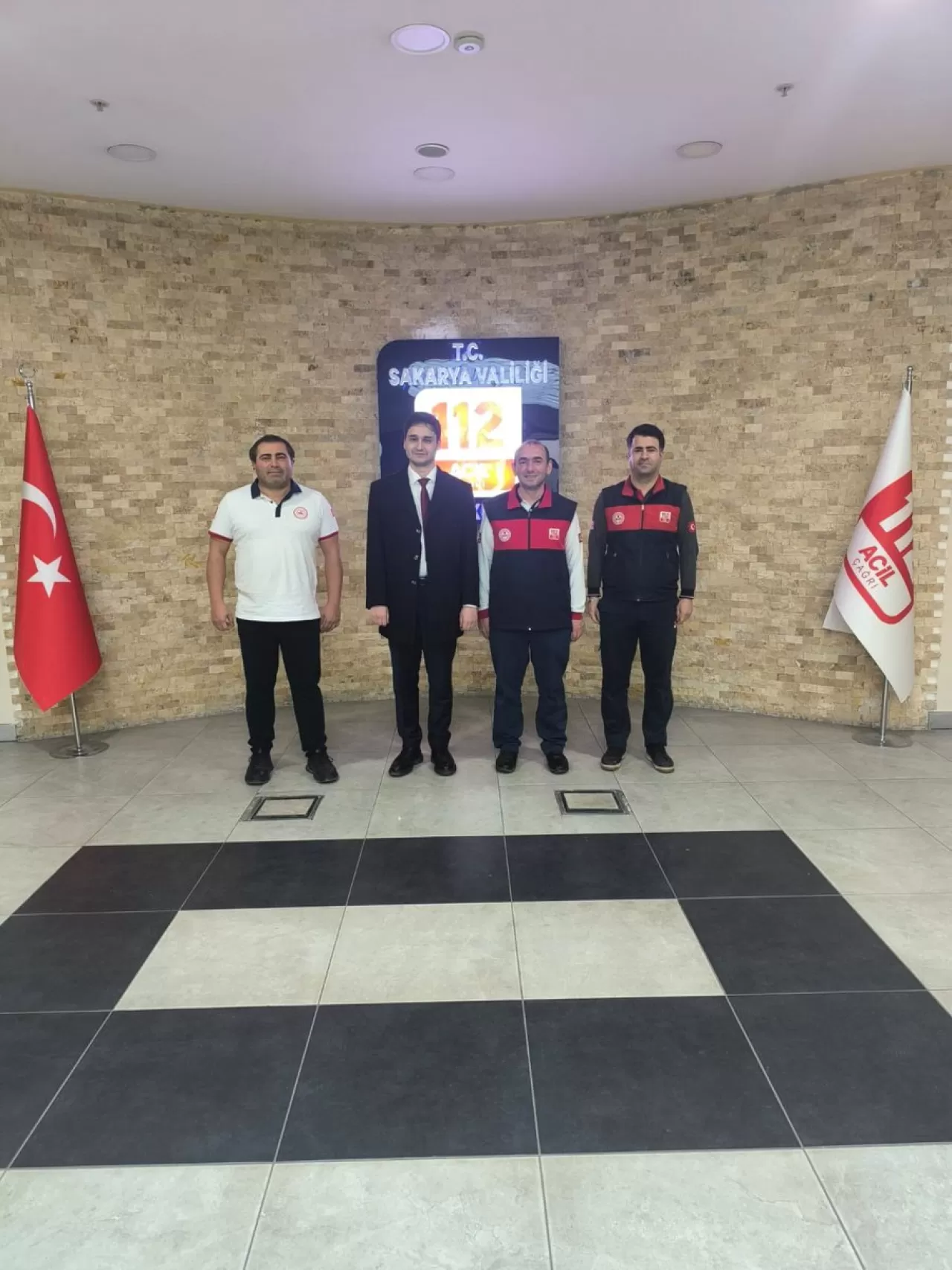 Sakarya'da Kaymakam Adayı 112 Acil Çağrı Merkezi'ni Ziyaret Etti