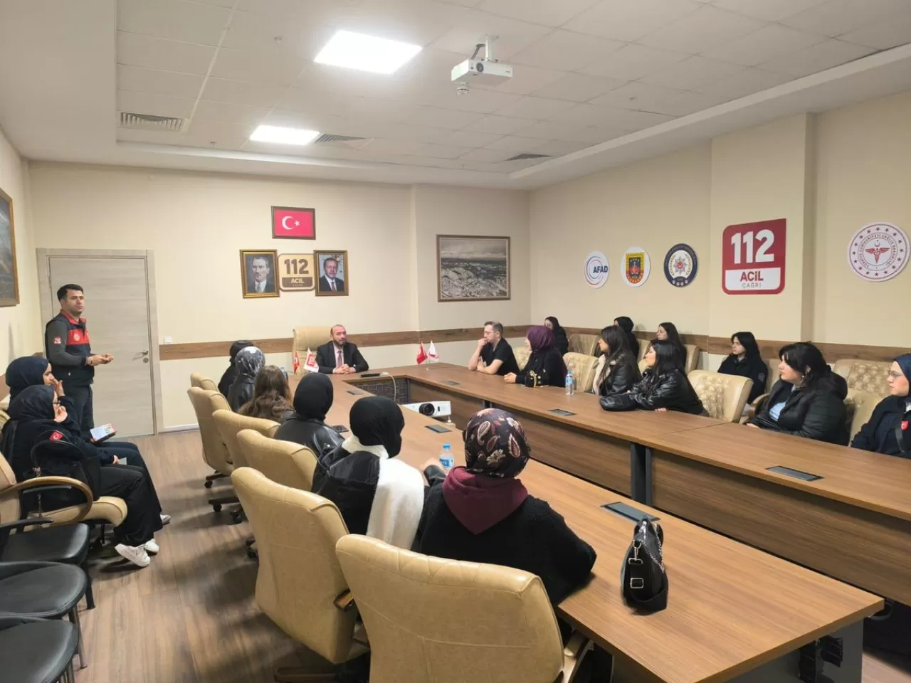 Akyazılı Öğrenciler 112 Acil Çağrı Merkezi'ni Ziyaret Etti