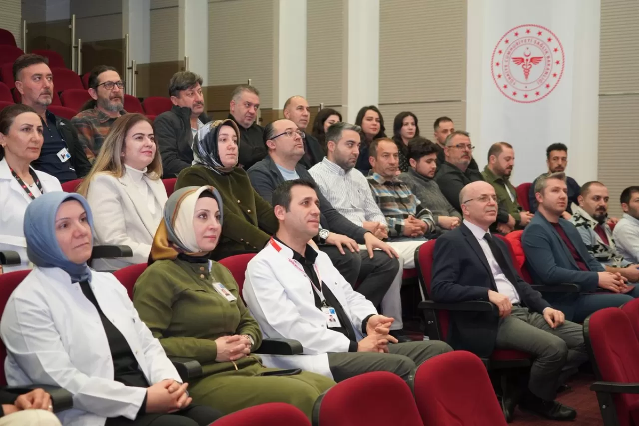 Kayseri Şehir Hastanesi'nde Acil Bakım Hemşireliği Eğitimi Tamamlandı