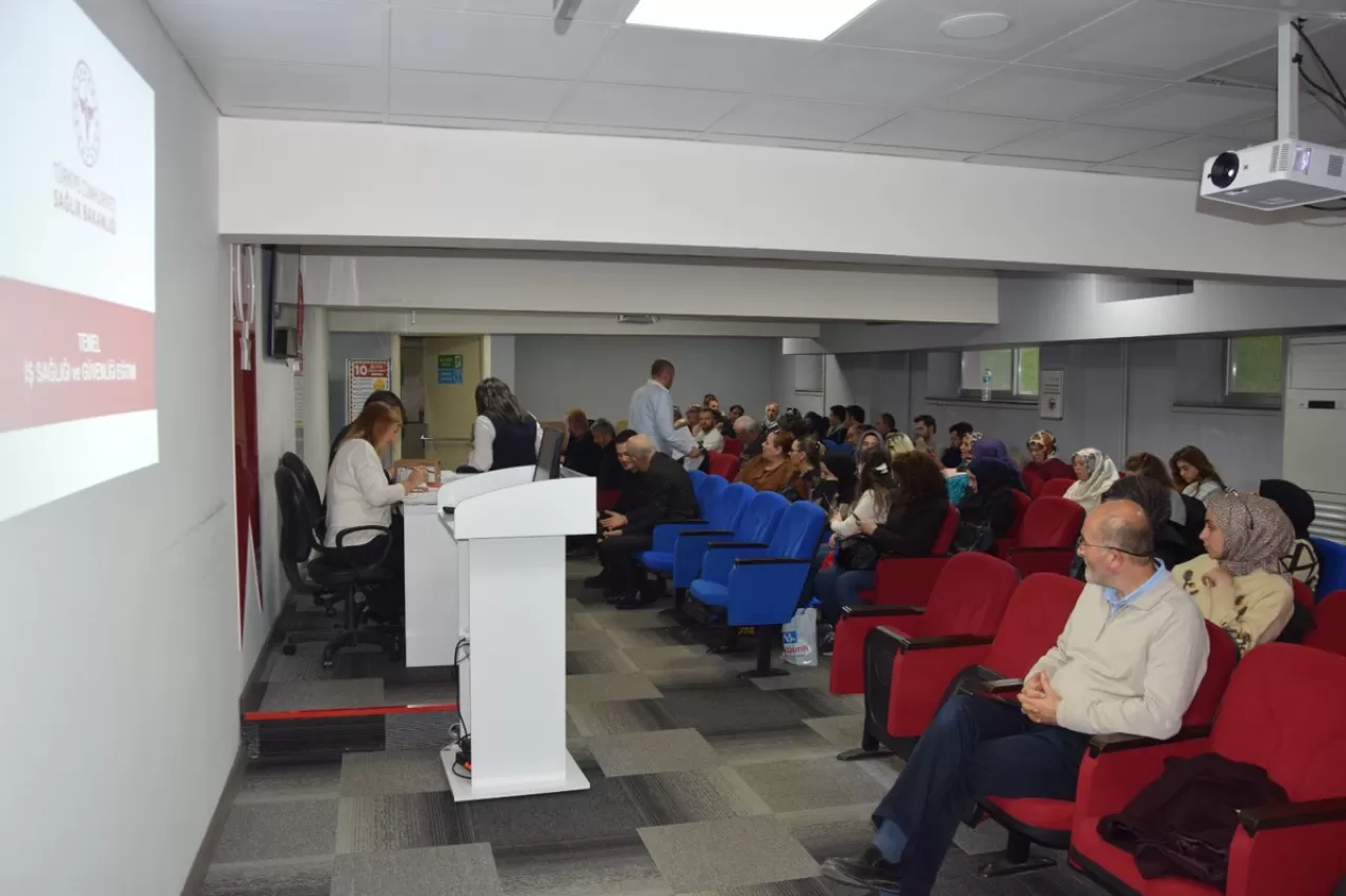 Trabzon'da Sağlık Çalışanlarına İş Sağlığı ve Güvenliği Eğitimi