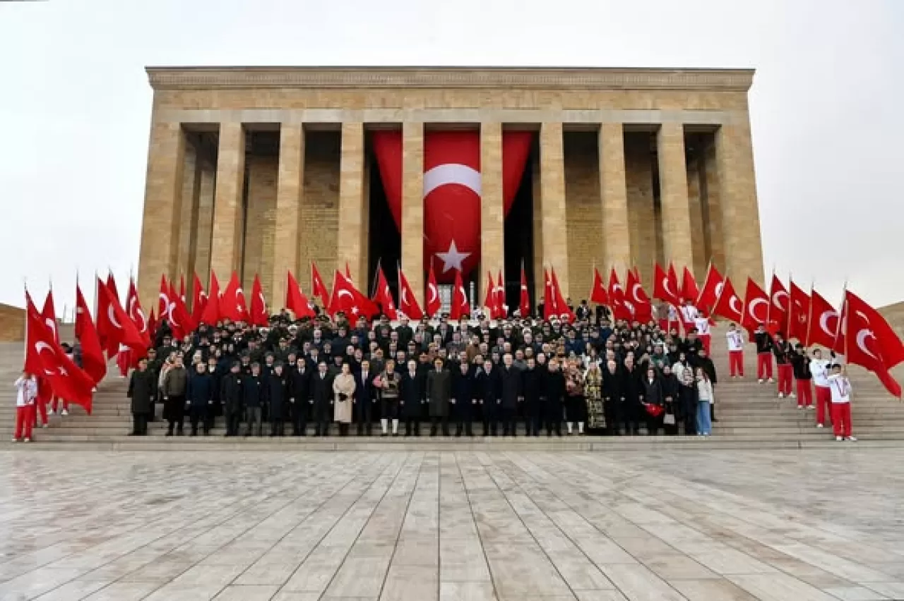 Ankara Valisi Vasip Şahin, Atatürk'ün Ankara'ya Gelişinin 106. Yıldönümünde Anıtkabir'i Ziyaret Etti