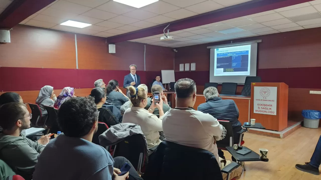 Eskişehir'de Hekimlere Yönelik Tütün Bağımlılığı Tedavisi Eğitimi Düzenlendi