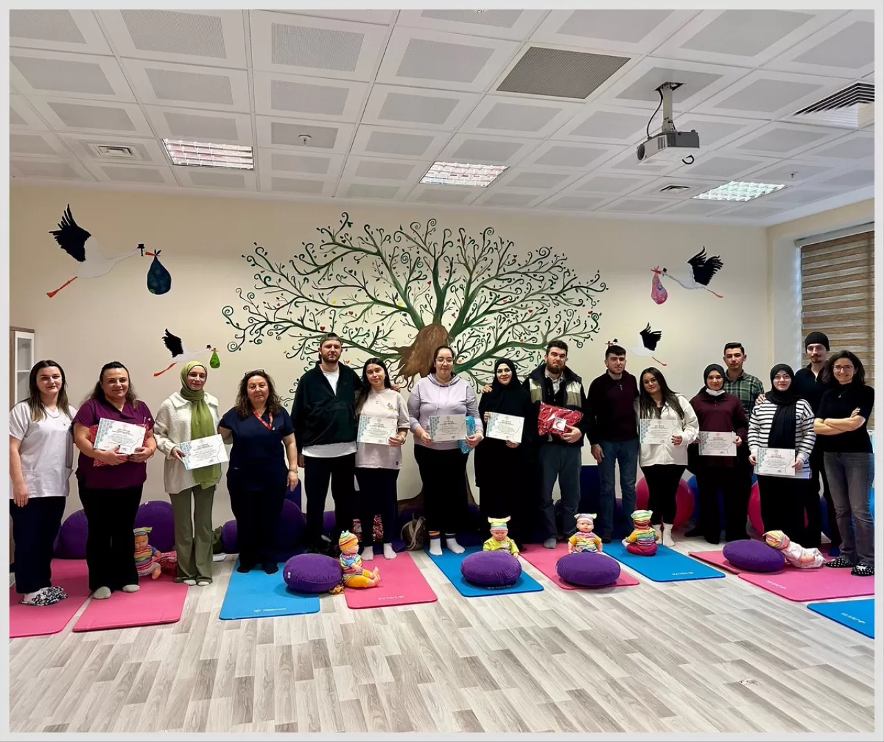 Kırklareli'nde Anne-Baba Adaylarına Yönelik Gebe Okulu Eğitimleri Tamamlandı