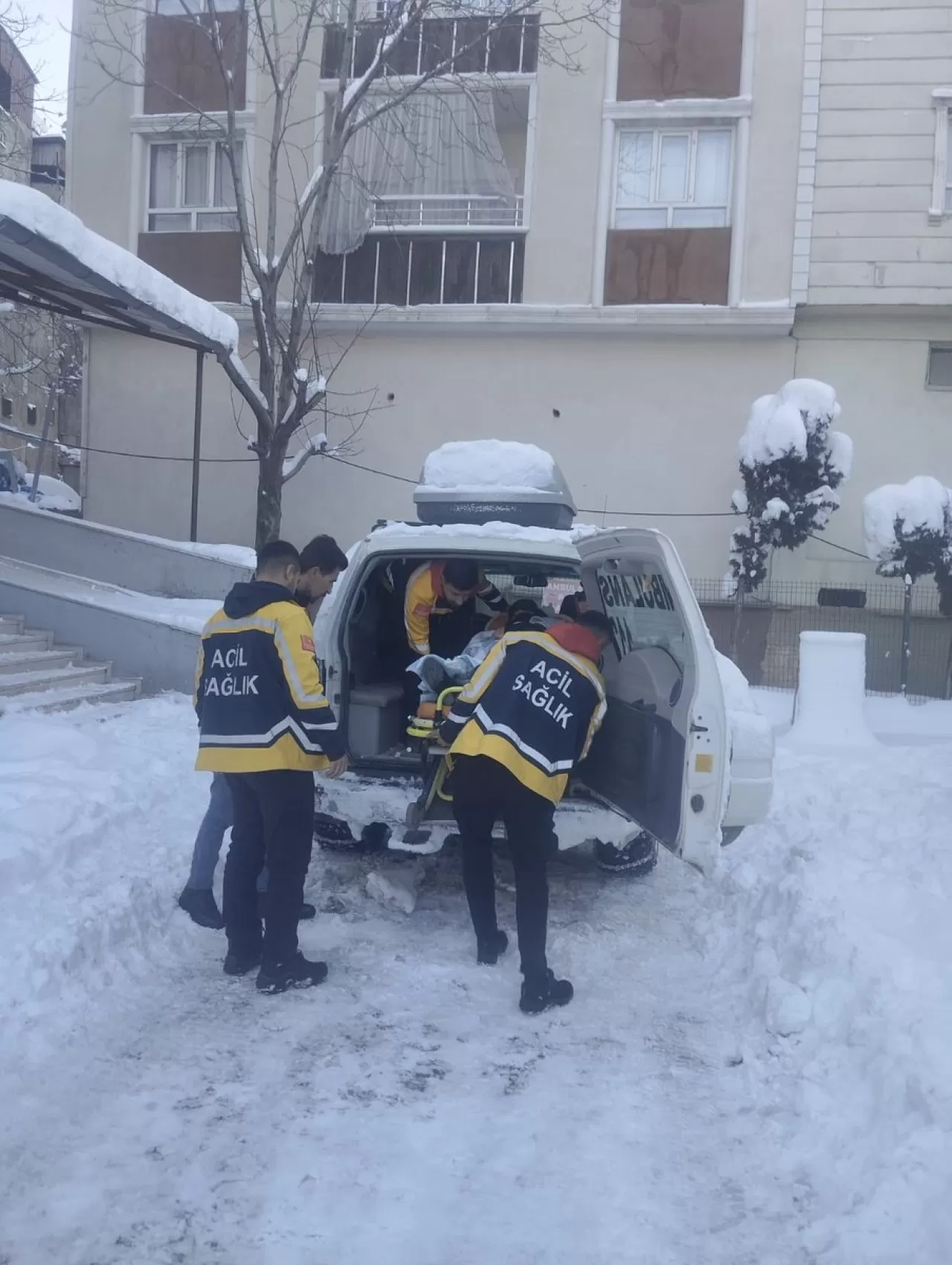 Siirt'te Zorlu Koşullarda Gerçekleştirilen Başarılı Doğum Nakli