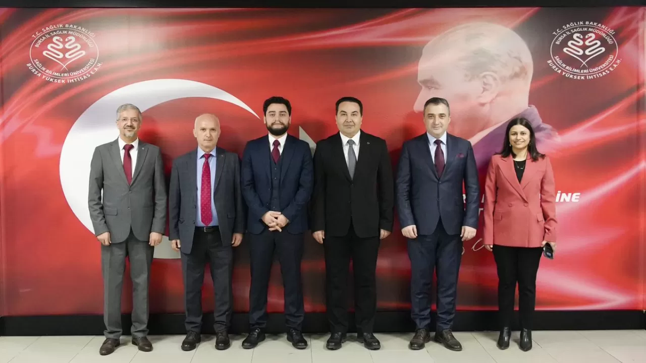 Bursa'da Dr. Hasan Hüseyin Sarkı, Acil Tıp Uzmanı Unvanını Aldı