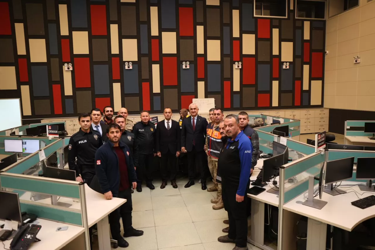 Muş Valisi ve Güvenlik İcraatları, 112 Acil Çağrı Merkezi'nde Yeni Yıl Ziyareti