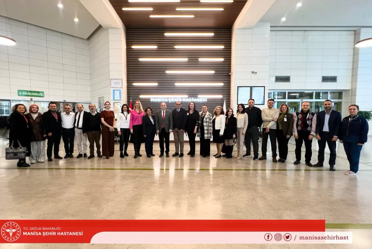 Manisa Şehir Hastanesi'nin TÜSKA Başarısı İzmir'den Ziyaretle Taçlandı