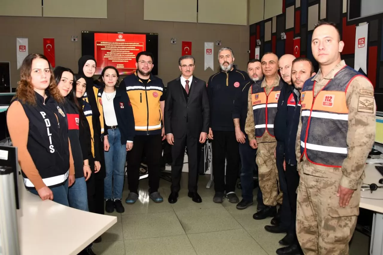 Vali Baruş, Gümüşhane 112 Acil Çağrı Merkezi Personeli ile Yeni Yılda Bir Araya Geldi