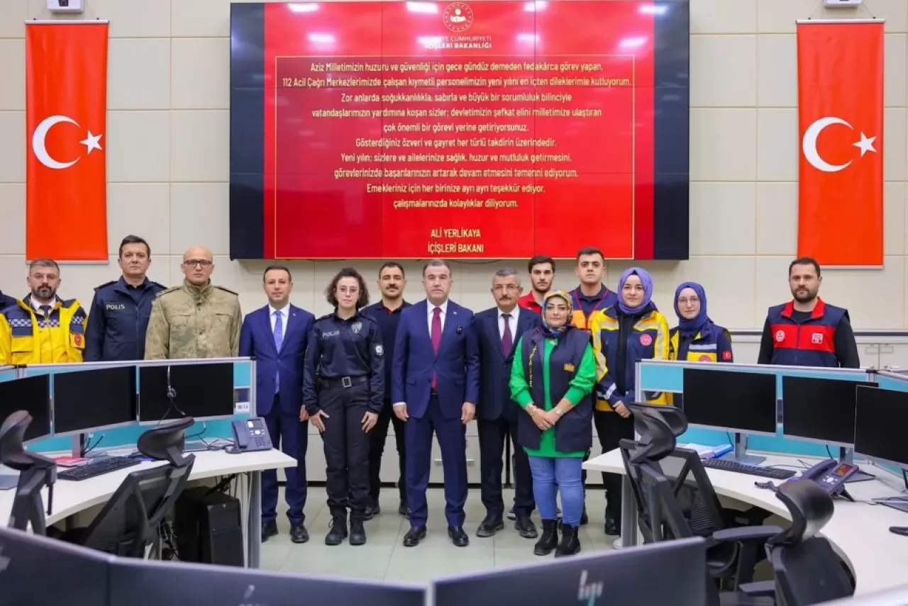 Vali Eldivan, Bayburt 112 Acil Çağrı Merkezi Personelini Yılbaşında Ziyaret Etti