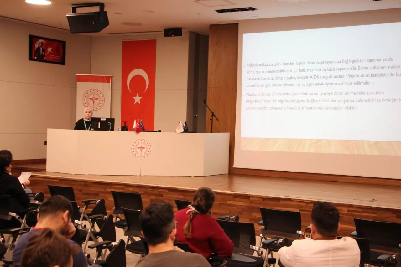 Elazığ Fethi Sekin Şehir Hastanesi'nde Bağımlılıkla Mücadele Eğitimi