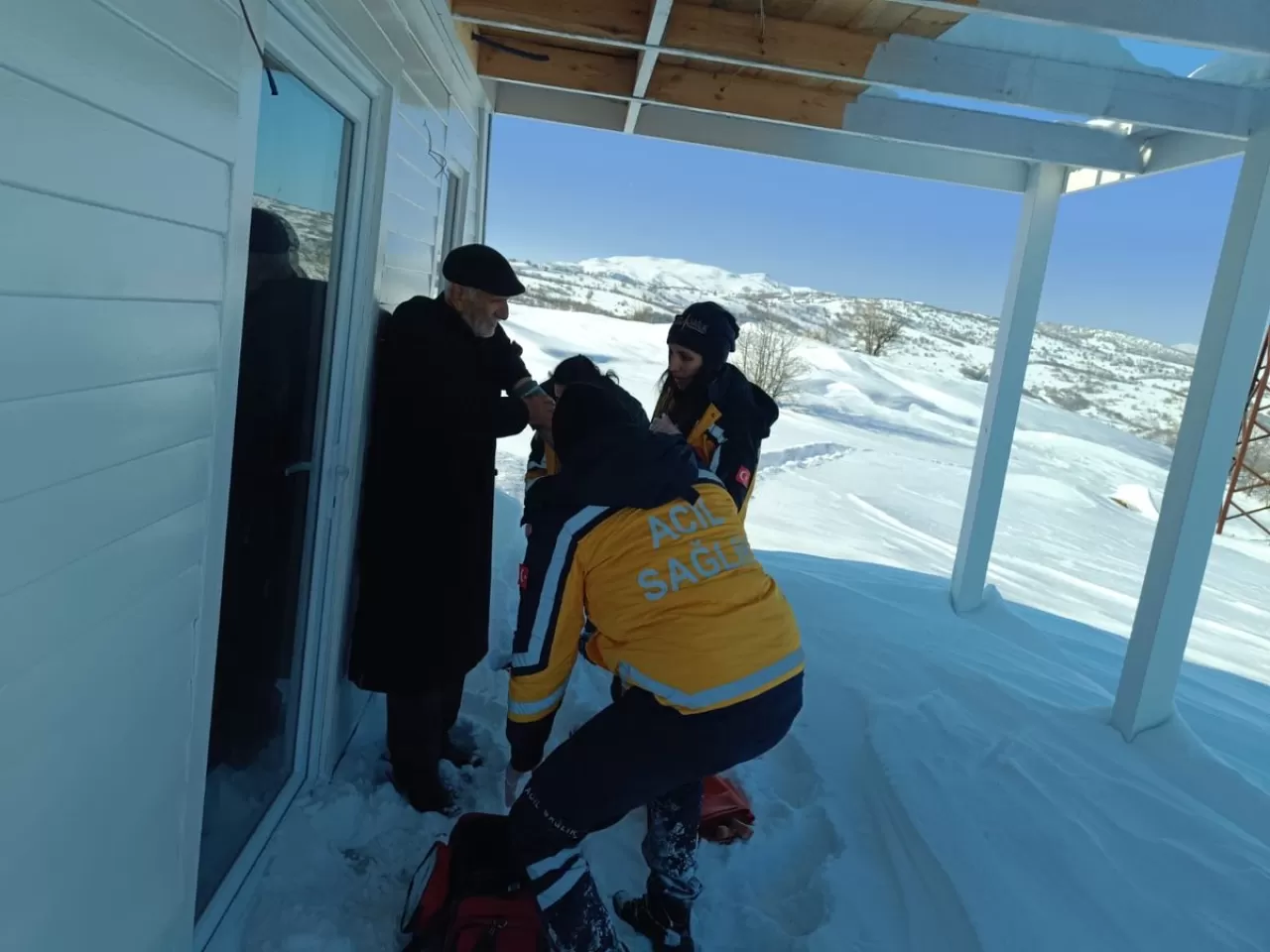 Tunceli'de Sağlık Ekipleri Zorlu Arazi Koşullarında Hastaya Ulaştı