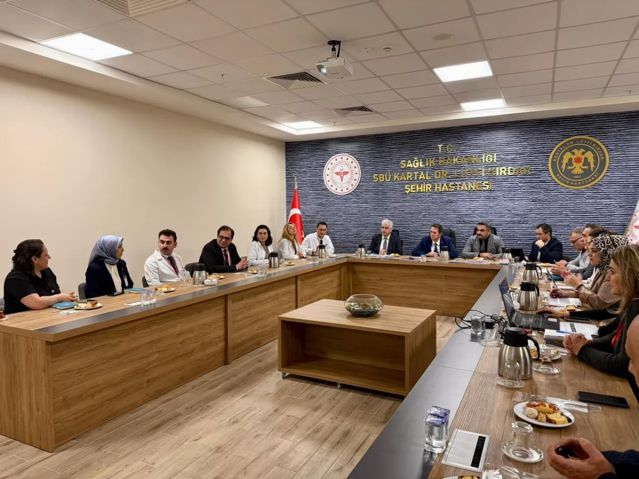 Kartal Dr. Lütfi Kırdar Şehir Hastanesi'nde Değerlendirme Toplantısı Gerçekleştirildi