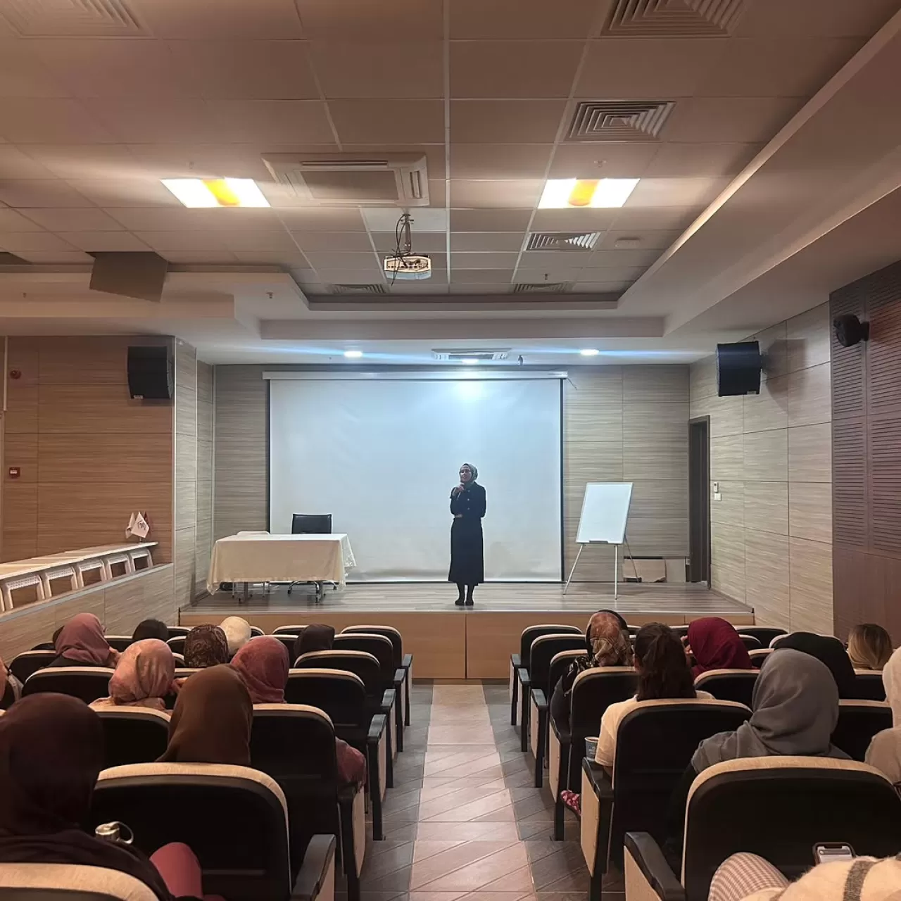 Üsküdar'da Öğrencilere Yönelik Sağlık Semineri Düzenlendi