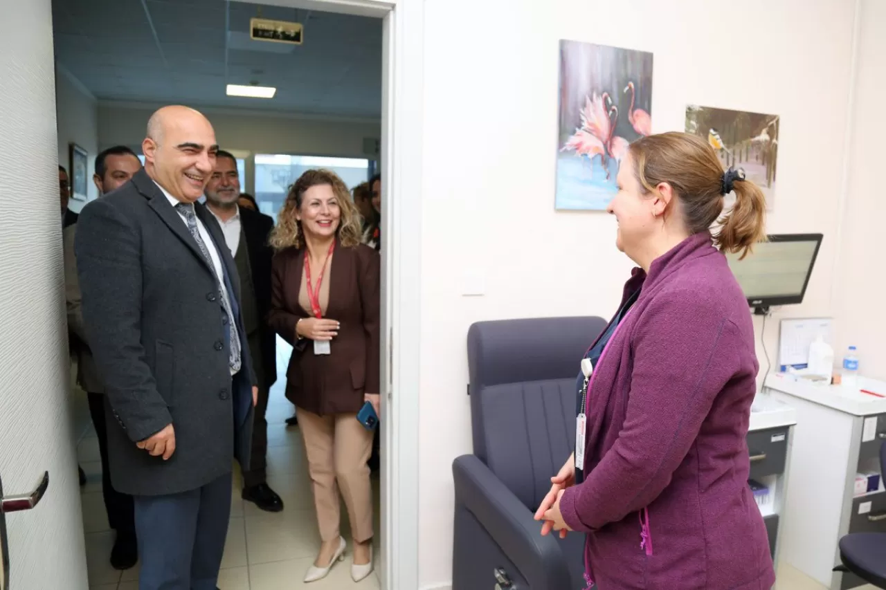 İzmir İl Sağlık Müdürü Urla'da Sağlık Çalışanları ve Vatandaşlarla Bir Araya Geldi